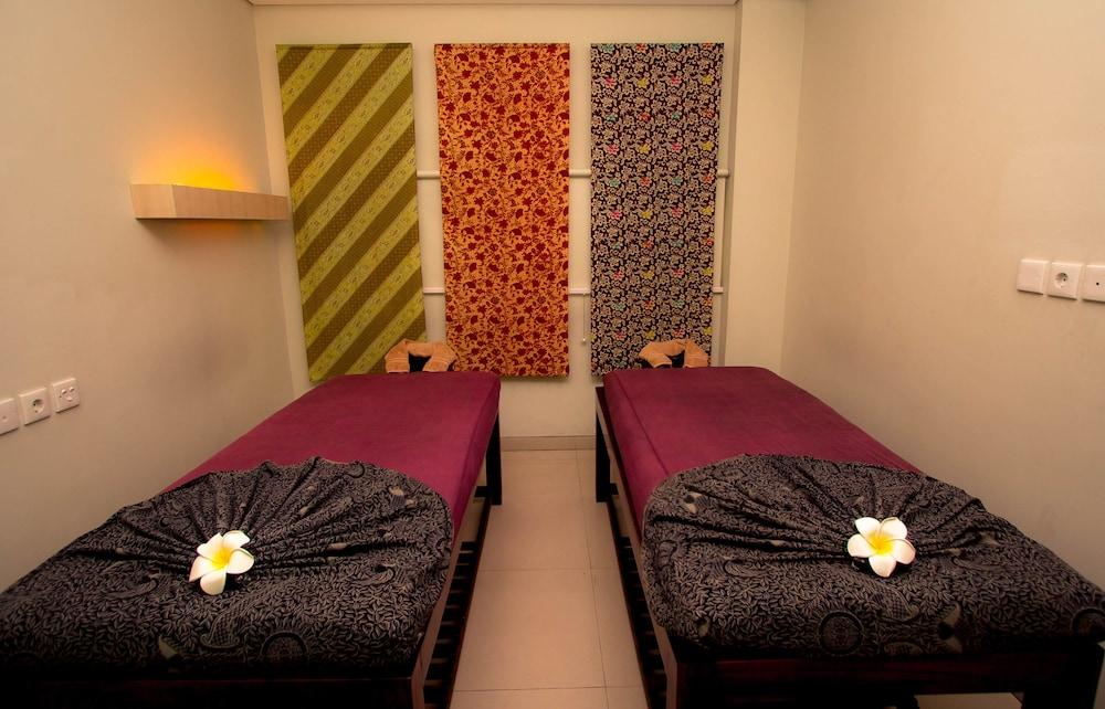 Grandmas Plus Hotel Airport Kuta Lombok Exterior foto