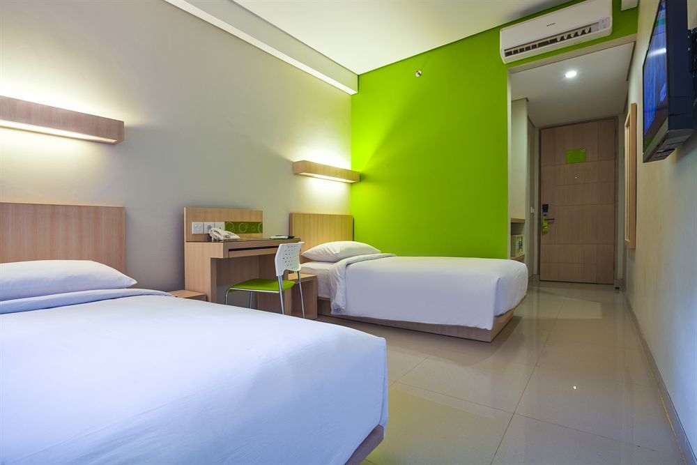 Grandmas Plus Hotel Airport Kuta Lombok Exterior foto