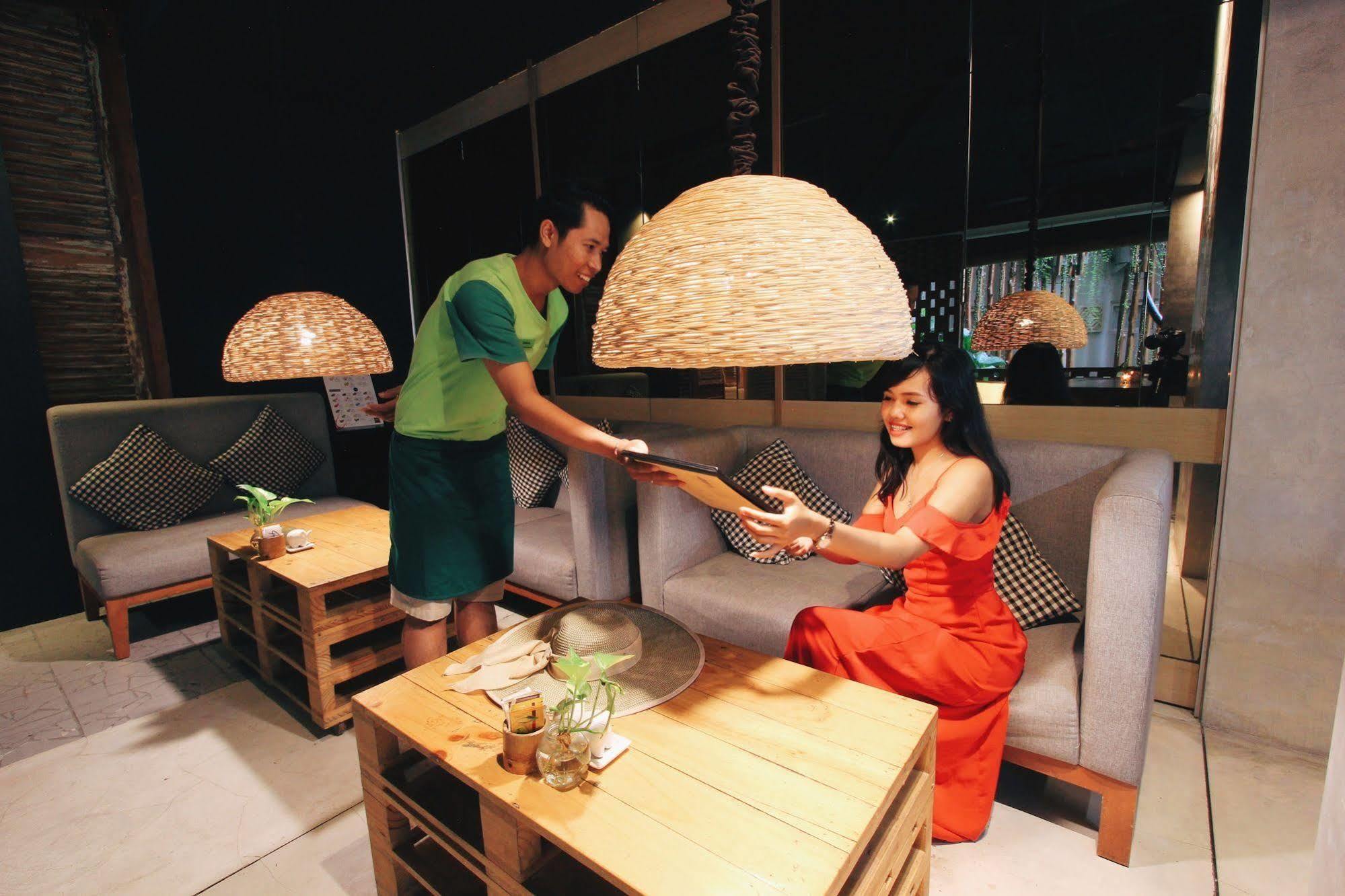 Grandmas Plus Hotel Airport Kuta Lombok Exterior foto
