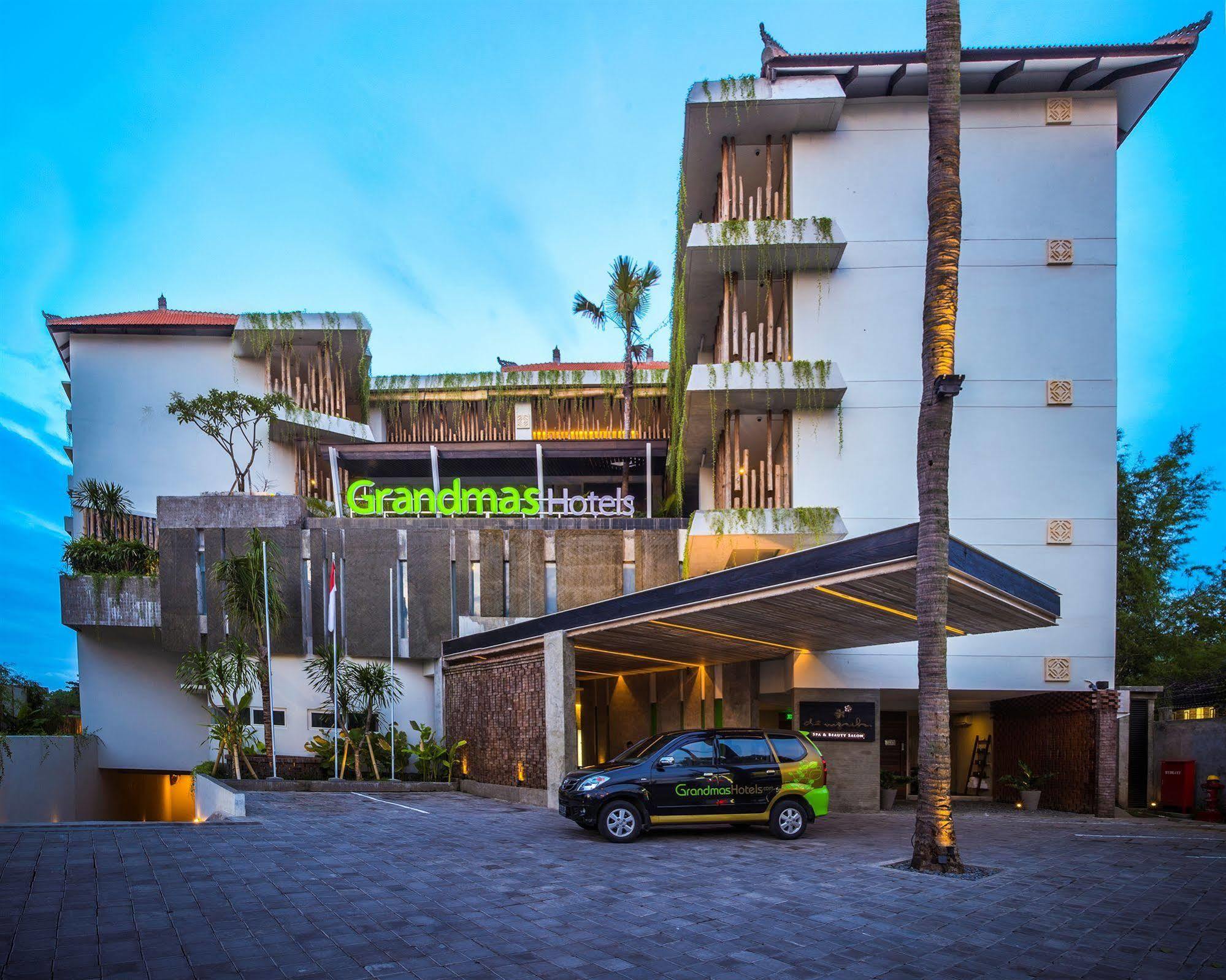 Grandmas Plus Hotel Airport Kuta Lombok Exterior foto